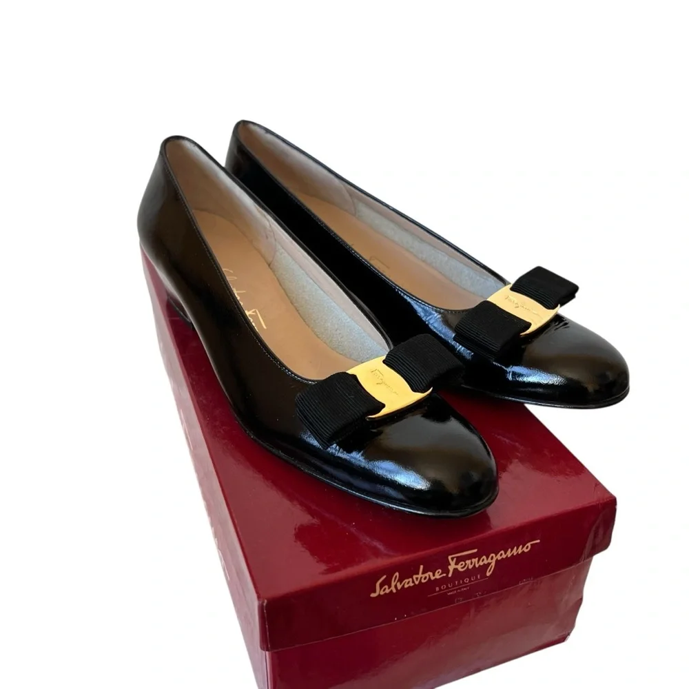 Sold! Salvatore Ferragamo Black  with Bow Detail size 8 AAAA new - Picture 2 of 16